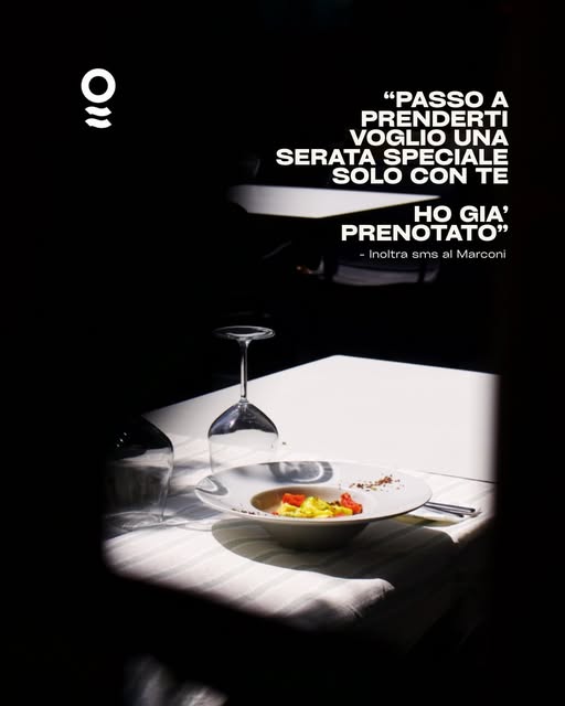 Tavolo apparecchiato all'Osteria Marconi la sera